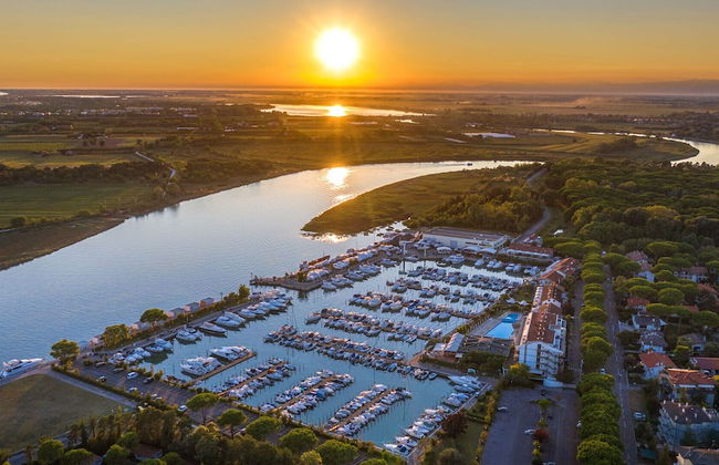 Floating Resort - Photo 18