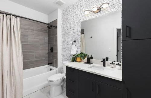 Premium Condo with Huge Patio near Vanderbilt & Downtown - Foto 26