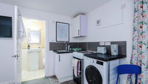 Jephsons Lodge Studio 4 - Free Parking, WiFi, Netflix & Prime, Cosy Basement Studio - Foto 5