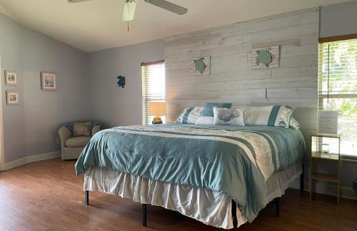 Relax with nature in our Waterfront 4 bedroom -HEATED POOL HOME-KING BED - Foto 13