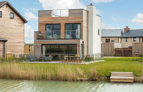 Woodsford WI22 Silverlake Dorset. Lake access. - Photo 1