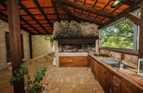 Rustic villa Radosic with indoor pool - Foto 32