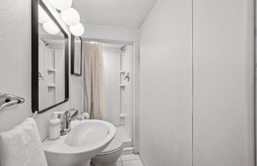 Stylish and Accessible Six Bedroom Home in Wexford/Pittsburg With Kids Amenities - Foto 30