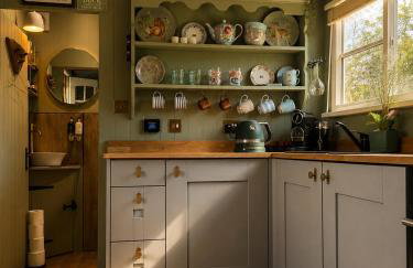 Mountbatten Shepherds hut & Buckhurst Shepherds hut - Photo 13