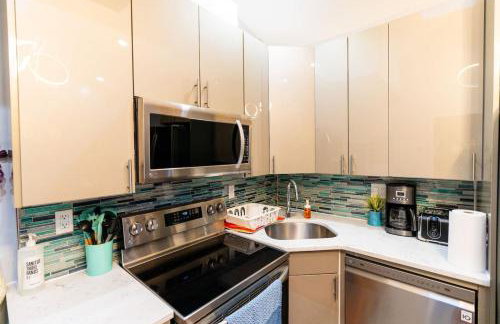 Downtown City Hall near Kimmel Center 2BD Suite - Photo 7