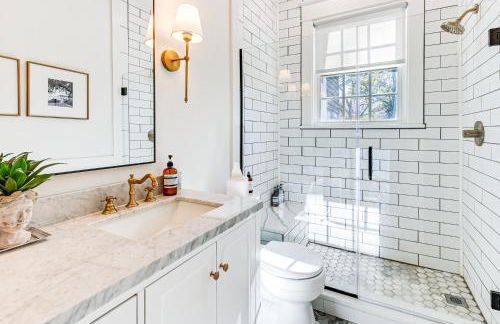 Main Street Elkin Retreat Home with Backyard Oasis - Foto 21