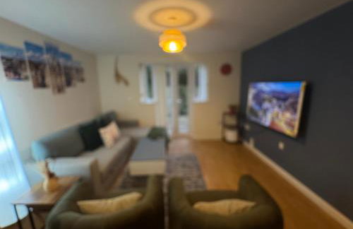 The Vogue Stay, 3 Bedrooms, 2 bathrooms, Ideal for JR & Oxford Hospitals, FREE CarPark, Conveniently located for Ring Road access, 2 miles from Oxford City Centre easy car & bus route - Foto 31