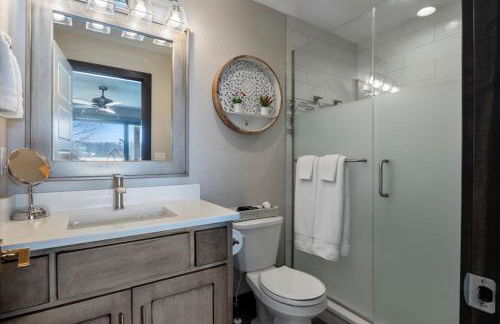 LOTO Pointe, Updated Luxury Home w/ Boat & PWC Slip, Boat Ramp, Firepits, Pool Table & More! - Foto 37