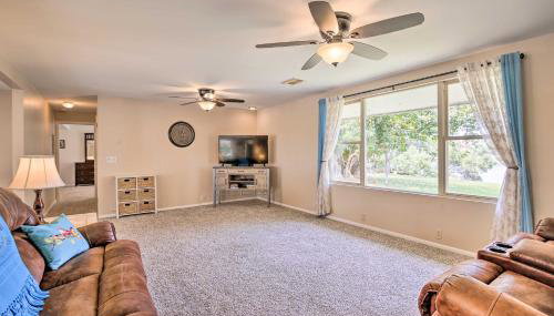 Riverfront Family Home Yard, Orchard, Dock! - Foto 4