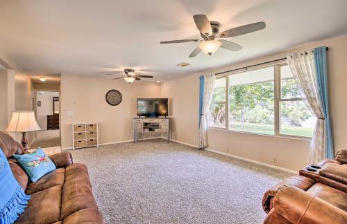 Riverfront Family Home Yard, Orchard, Dock! - Foto 4