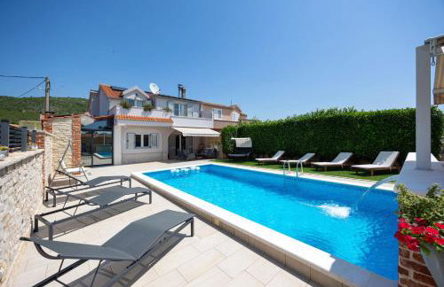 Villa Vision with Heated Pool & Jacuzzi in Sestanovac - Foto 63