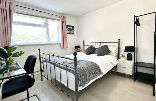 5 bedroom detached house sleeps 13 spacious Parking 5 mins driving to Bicester Village - Foto 41