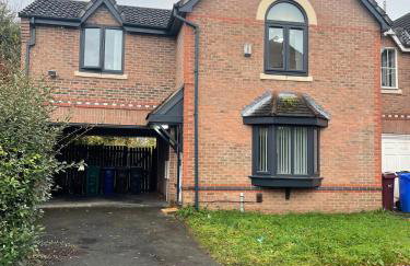 Bright 4BR Pets OK Driveway Sleeps 9 - Foto 1