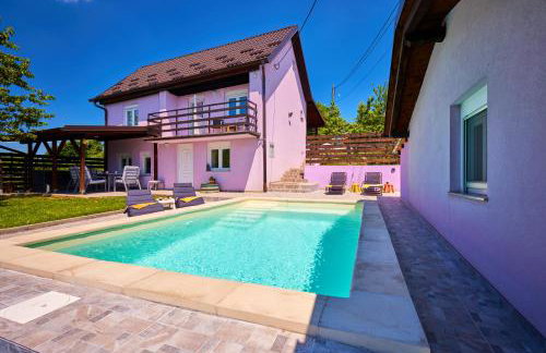 Kuća za odmor s bazenom TeriHy - Foto 1