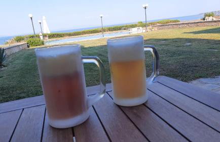 Blue Pastel-cliffside villa, shared pool, wild sandy beach nearby - Foto 9