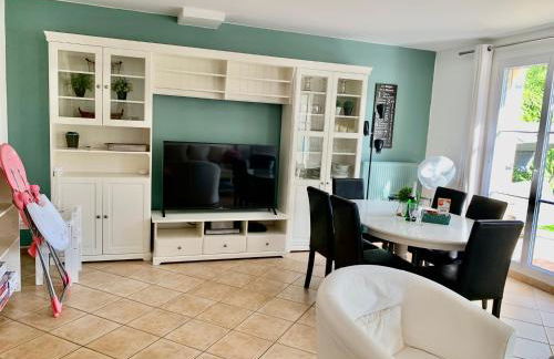 DISNEY & PARIS Happy Villa for 10 persons with Private Garden & Terrace 4 bedrooms, 3 bathrooms FIBER Wifi Netflix & free Parking - Foto 10