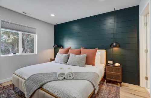 Secluded Westside Cottage - King Bed, Hot Tub, Views, Near Parks and Trails! - Foto 22