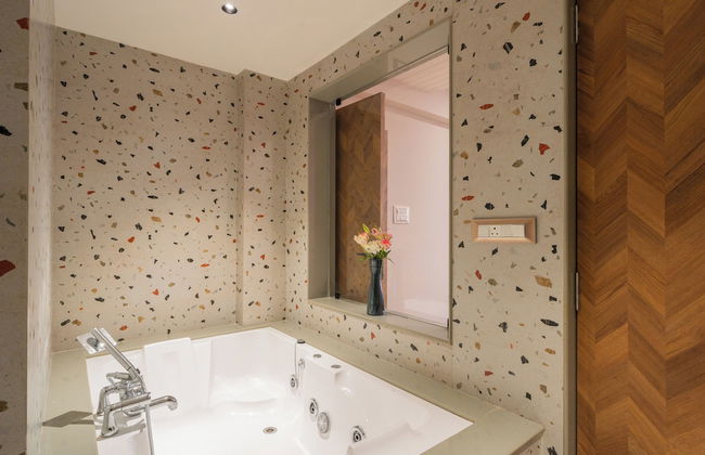 ELIVAAS Kamerios Brisa 1BHK with Jacuzzi - Photo 28