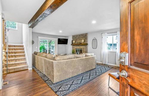 Modern Family Haven Fenced Yrd GrillFirepit - Foto 7