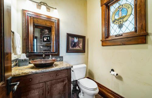 8 Bedroom Deer Valley Masterpiece with endless views. Theater hot tub game room ski-inout - Photo 40