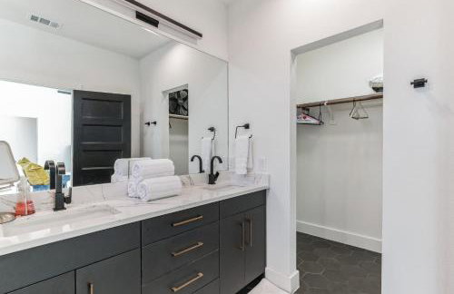 Chic Austin Getaway brand new with rooftop patio - Foto 42