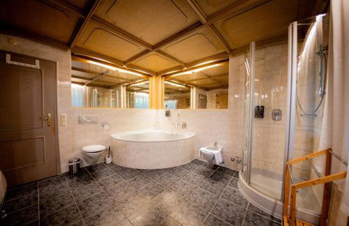 C4S COME4STAY - Alpenblick Watzmann-Kehlstein - TOP Lage im Berchtesgadener Land I bis zu 10 Personen I große Terrasse mit Blick auf die Berge I Smart TV I Billiard I WLAN I kostenloser Parkplatz - Foto 39