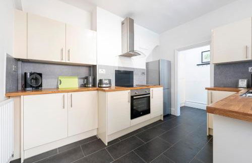 Jasmine Villa B - Ideal for QMC & Uni - Free parking - Photo 8