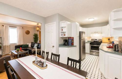 Enchanting historic townhouse by CozySuites - Foto 20