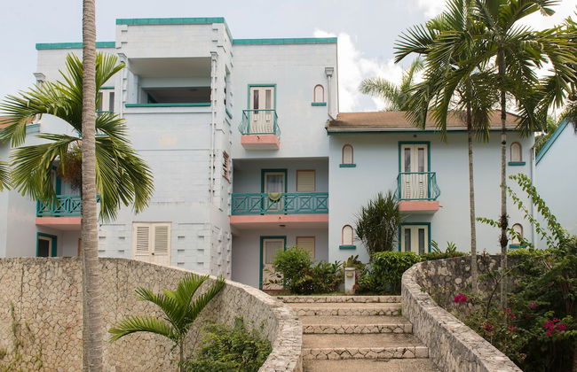 Point Village Studios and Suites - Photo 33