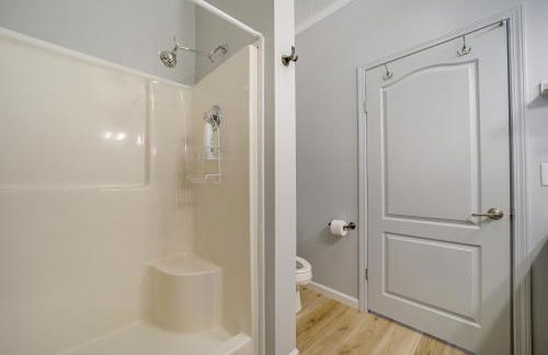 Boat Dock and Fire Pit! Woodsy Lake Glenville Cabin - Foto 18