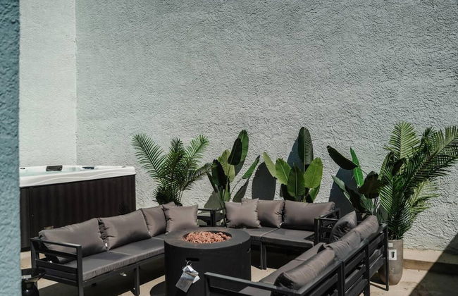 Hollywood Hills Sunset Strip Home w Hottub - Photo 53