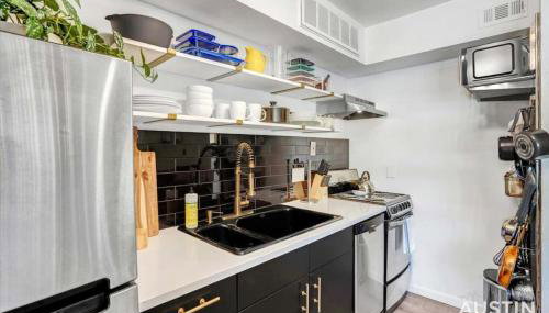 Cool Down On Riverside Free Parking and Shared Pool - Photo 2