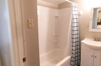 Downtown 2 Bedroom Cottage, Sleeps 6, Walking Distance to Honeywell, Downtown Restaurants, Shopping - Foto 18