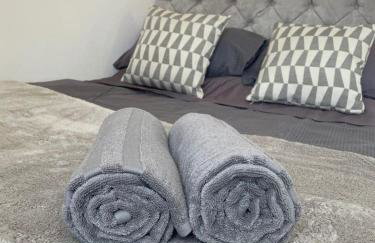 Furnished 4 BR House Parking, Wi-Fi, Kitchen - Foto 12