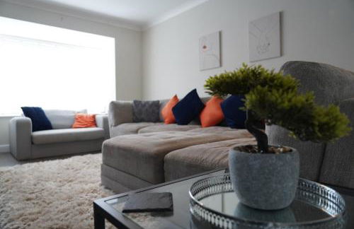 Rare find - new build 3 bedroom house near Cheshire Oaks - Photo 22