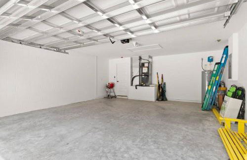 Pet-friendly, Heated Pool, Close to Everything 3 Bedroom Home - Foto 31