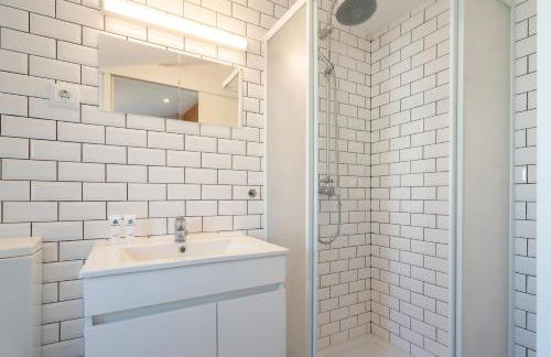 Host Wise - Elegant Colorful House w Private Terrace - Foto 21