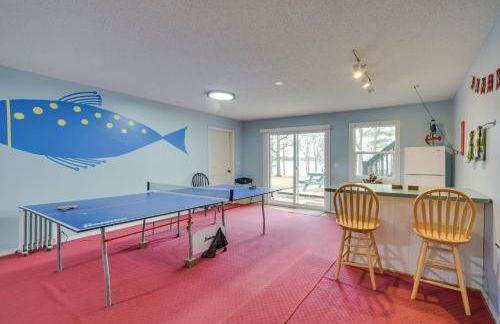 Modern Log Cabin with Rec Room, Steps to Lake! - Foto 29