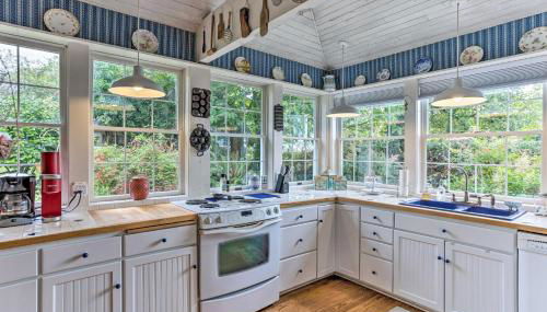 Charming Historic Retreat Near Poverty Bay! - Photo 3