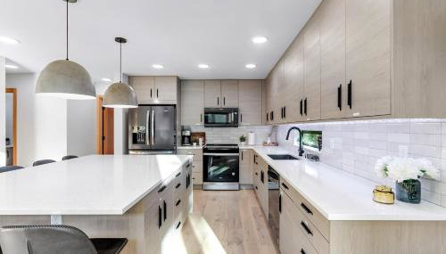 LUXE Hyak Retreat with Sauna, Hot Tub, Game Room, 6BR - Foto 3