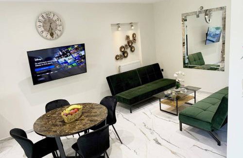 Luxury Home with Garden in the Suburbs - Foto 12