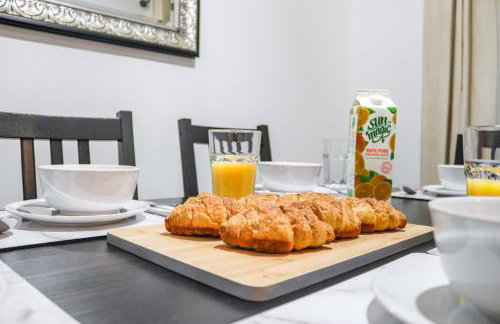 3Bedroom EnSuite SofaBed Sleeps upto 6 Contractors Families Long or Short Stay Free Parking WIFI - Foto 49