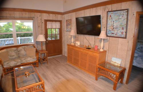 Spacious Beach House Steps to Sand - Foto 15