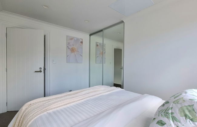 Cheerful 5 - Bedroom Home - Free Parking - Foto 9