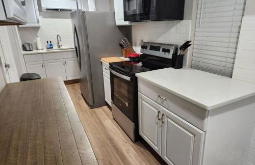 Stylish 1BR Near Heart of Town - Foto 7