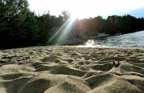 Lakeview Farmhouse with Beach Access - Foto 23