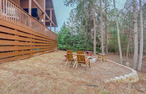 Steps to Lake Lanier Wooded Escape with Boat Dock - Foto 32