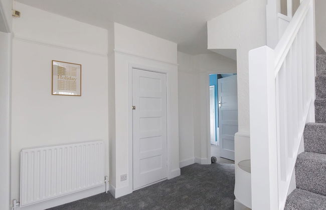 Bright Modern 4 br House 100 Metres From Beach - Photo 20