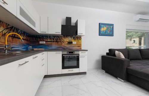 VILLA GEORGE z ogrevanim bazenom in vrtno kuhinjo - Foto 19