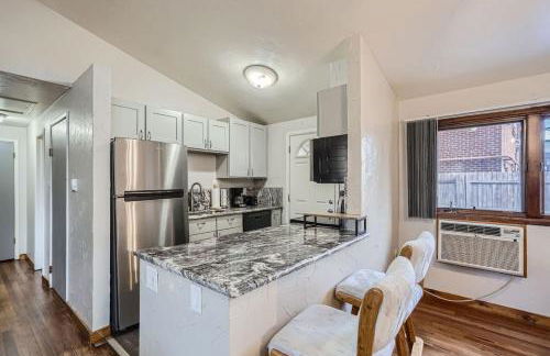 Vaulted Ceilings, Natural Light Apt near Olde Town - Foto 25
